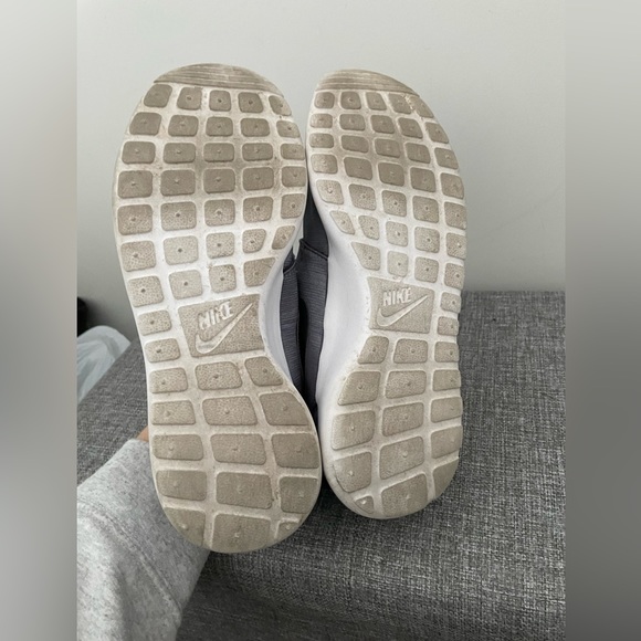 Gorgeous Satin Nike Roshe - Picture 5 of 6